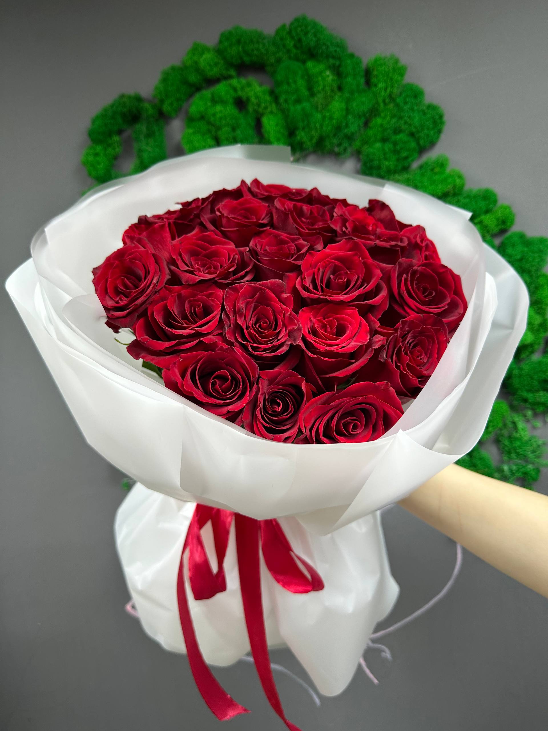 25 красных роз