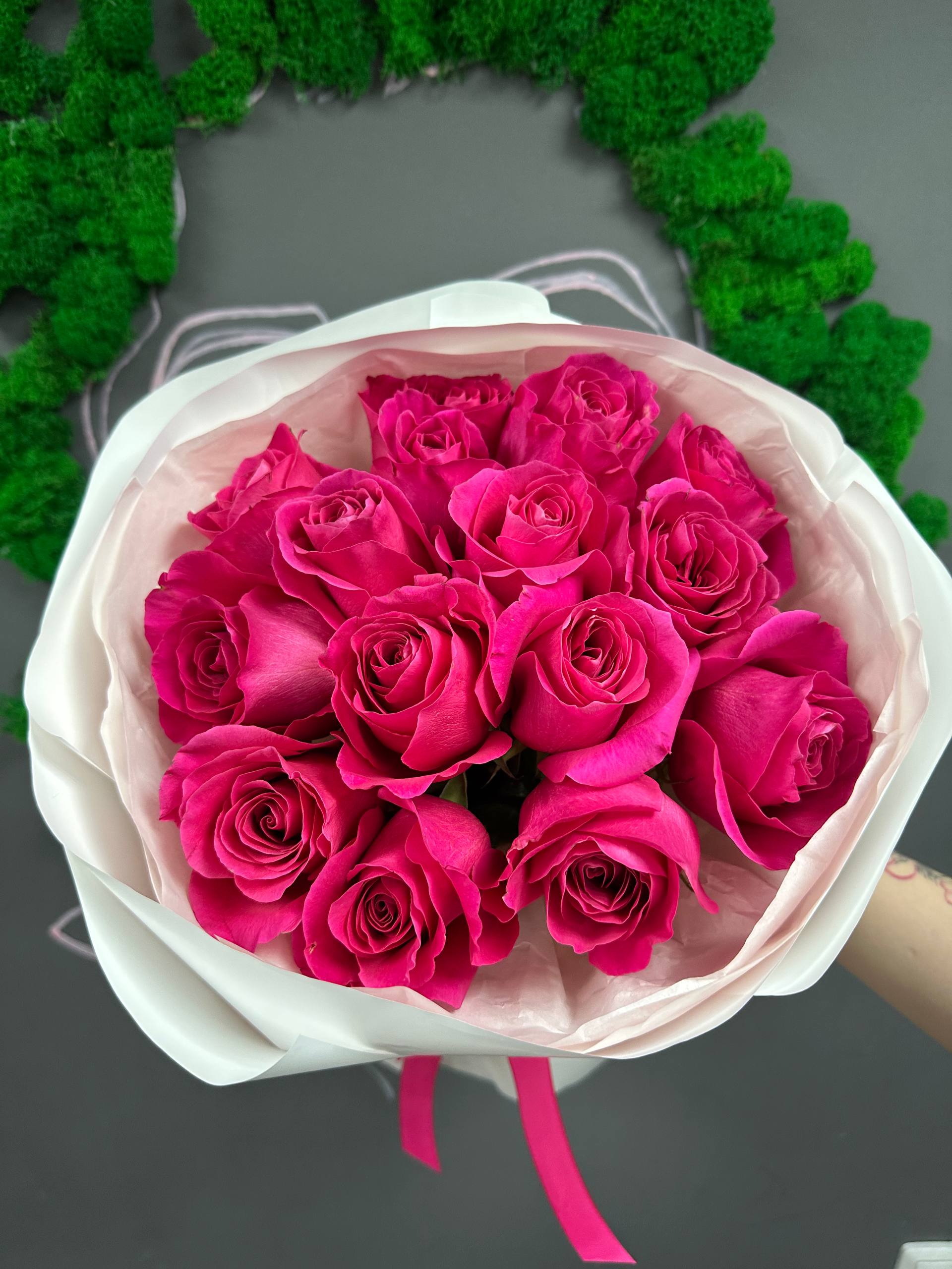 15 розовых роз