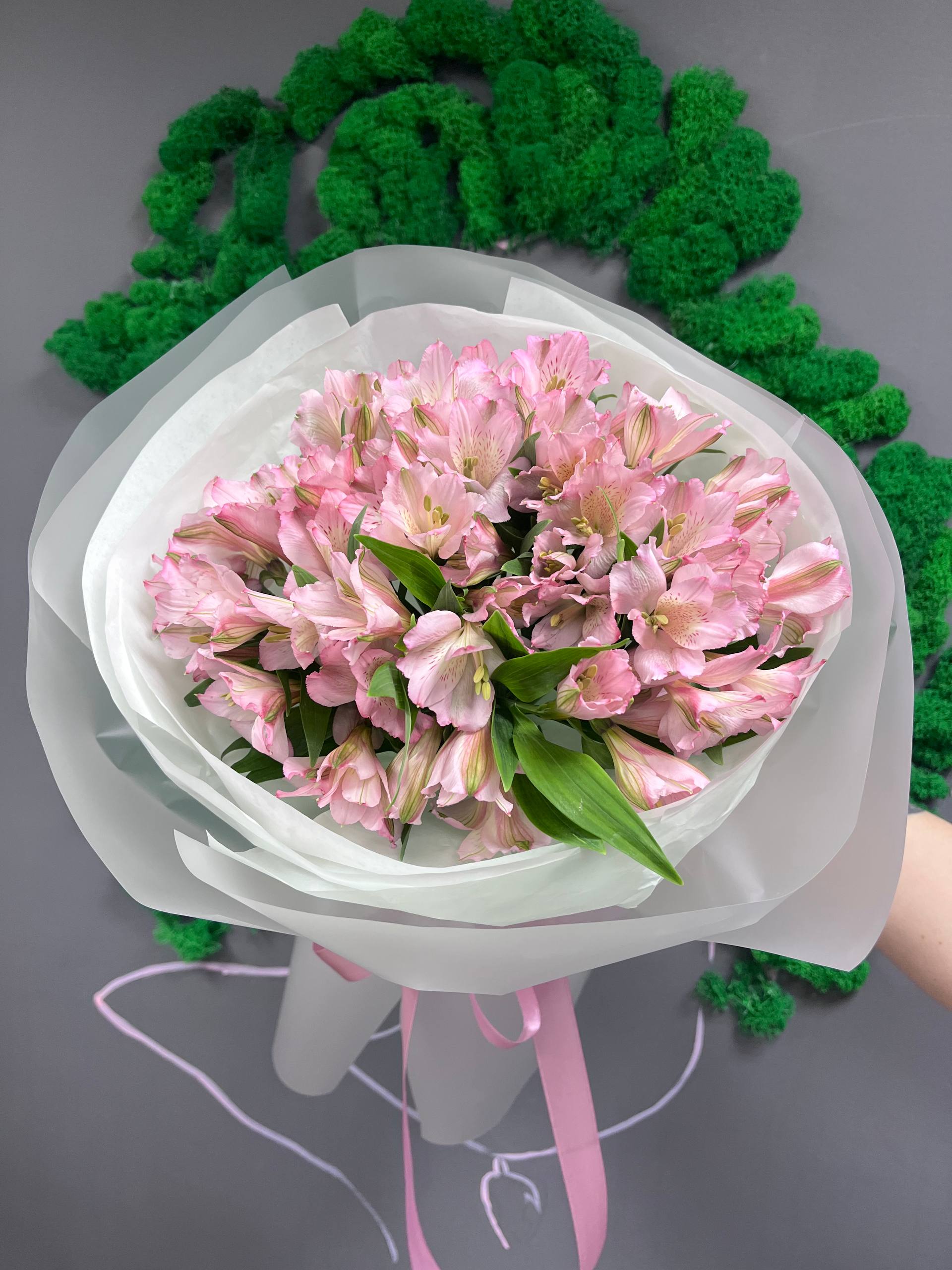 9 розов альстры