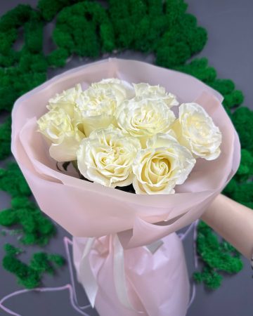 Букет из 9 премиальных белых роз