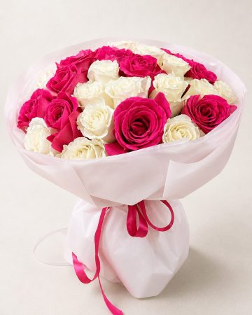 Букет микс из 25 премиальных белых и розовых роз