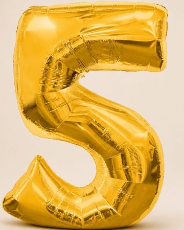 Золотая цифра "5"