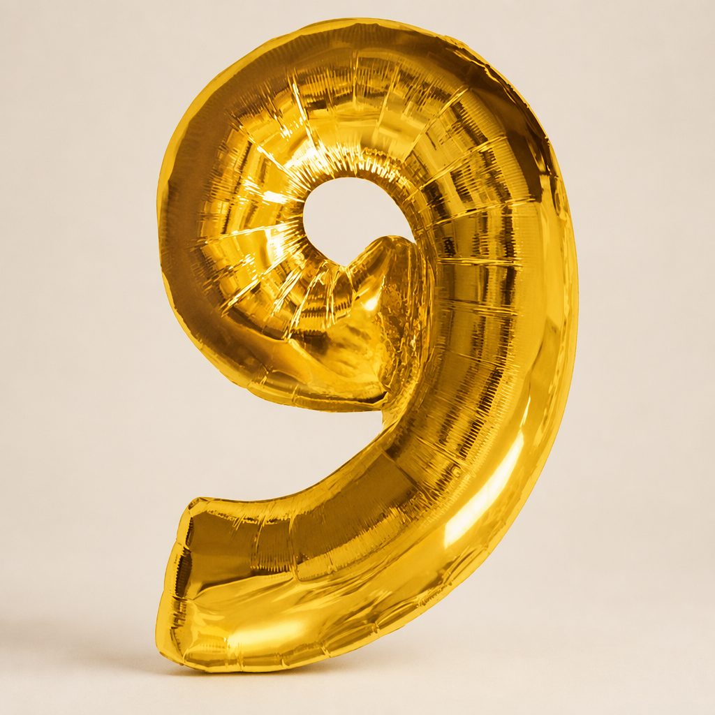 Золотая цифра "9"